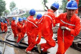 戰(zhàn)高溫、斗酷暑”服務(wù)政府重點(diǎn)民生工程建設(shè)