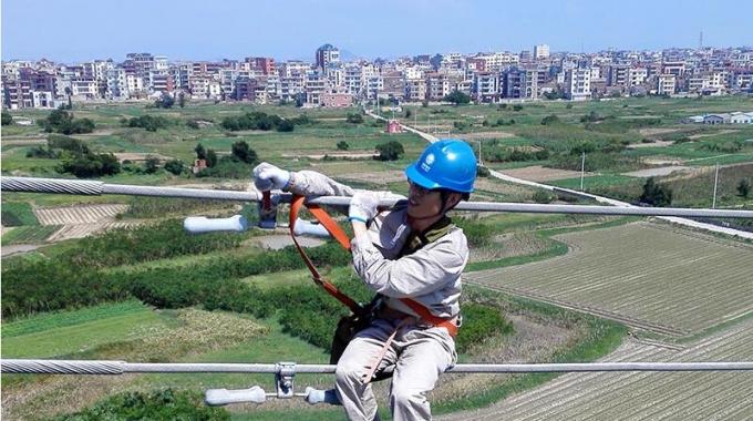 高空作業(yè)線路體檢 確?？煽抗╇? /></a>
				<span>高空作業(yè)線路體檢 確保可靠供電</span>
			</li>
		</ul>
	</div>
	
	<div   class=
