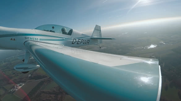 Extra 330LE電動飛機采用西門子電機，創(chuàng)造了全新世界紀錄