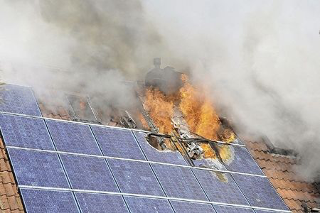 夏天到了 火災(zāi)事故頻發(fā) 光伏電站如何防火？