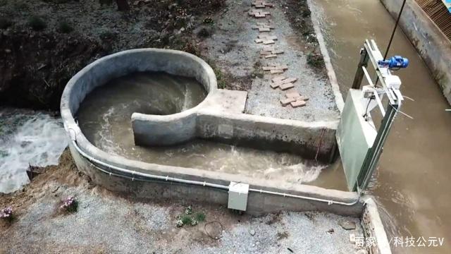 小型發(fā)電機，放到河里就有免費的電，一天產(chǎn)的電夠60戶人家用