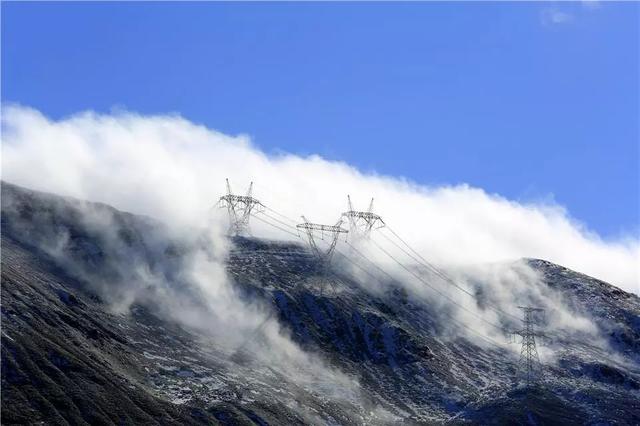 極限挑戰(zhàn)！這條“電力天路”正式投入運營