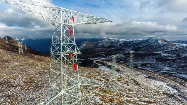 極限挑戰(zhàn)！這條“電力天路”正式投入運營